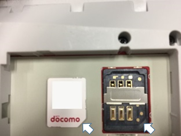 マイクロSIMをAC785に取り付ける・取り外す方法 | ネットワーク マイクロSIMをAC785に取り付ける・取り外す方法 | ネットワーク